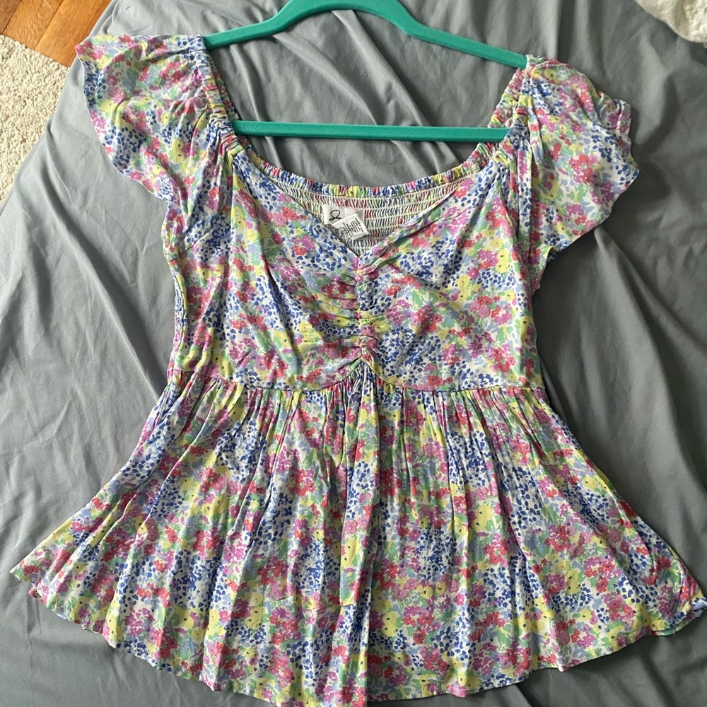 Puff sleeve floral top